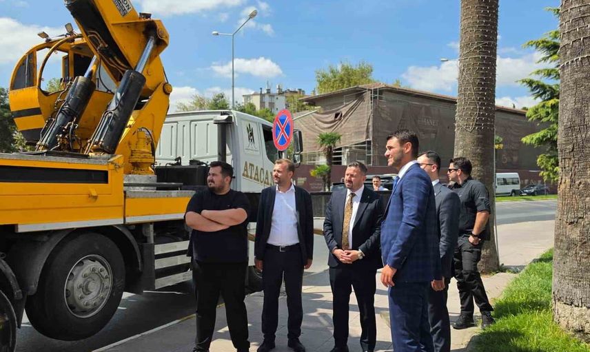 Bayrağın yanını boş bırakma tartışması: Balıkesir'de AK Parti'den sert tepki