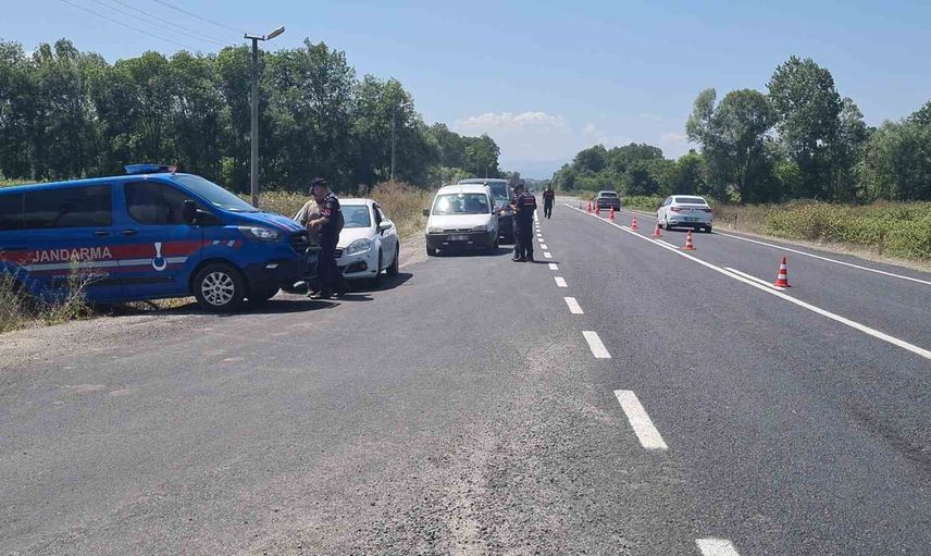 Çaycuma kara yolunda jandarmadan yoğun güvenlik uygulaması