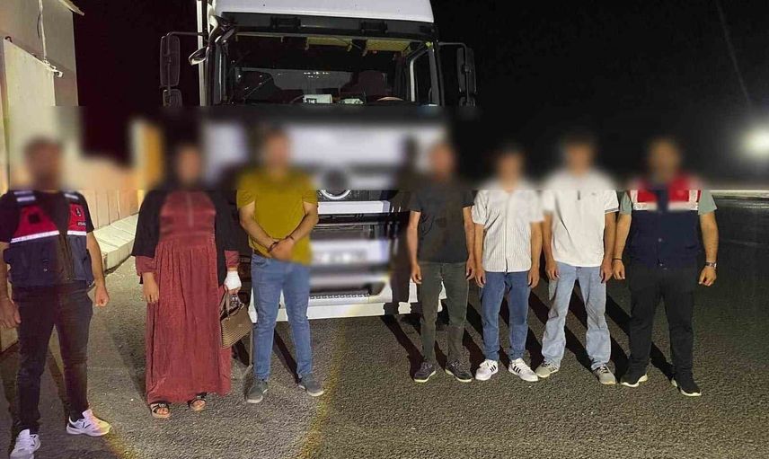 Sınır hareketliliği: Şanlıurfa'da jandarmadan 143 düzensiz göçmene işlem