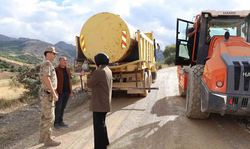 Kemerçam'da köy yolu için sathi kaplama adımı, köylü talepleri dinlendi