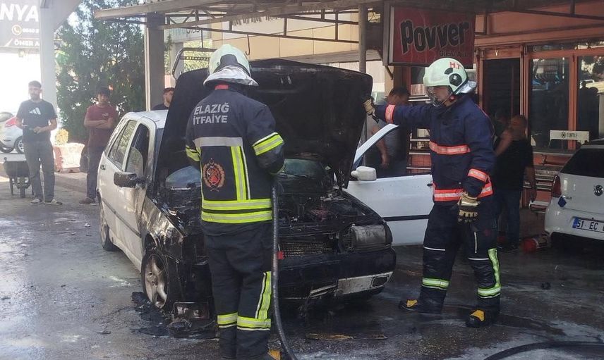 Elazığ sanayi sitesinde çıkan yangın otomobili kullanılamaz hale getirdi