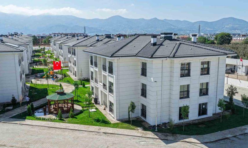 Kartepe evleri anahtar tesliminde: 144 aile yeni yaşam merkezine taşınıyor