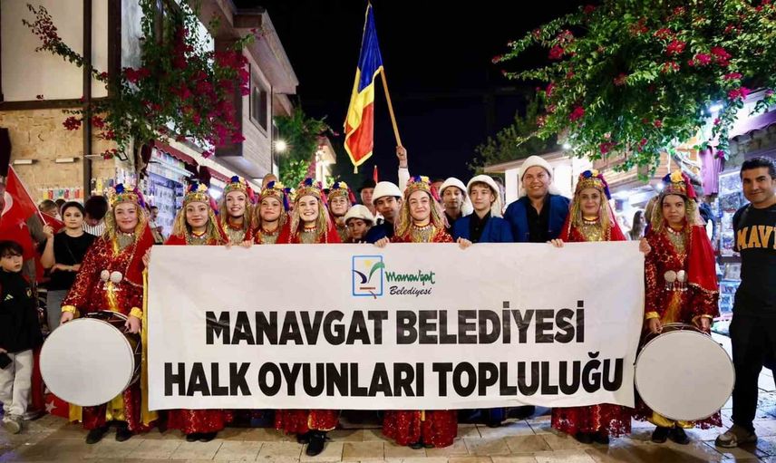 Antik Side'de ritim ve renk: 10. uluslararası halk dansları festivalinin açılışı