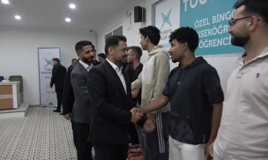 Gençlerle buluşan Yılmaz Seven: geleceğimizi sizler şekillendireceksiniz