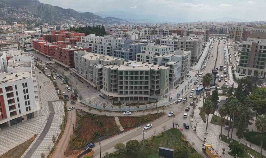 Antakya'nın kalbi Atatürk Caddesi'nde yaşam yeniden kuruldu