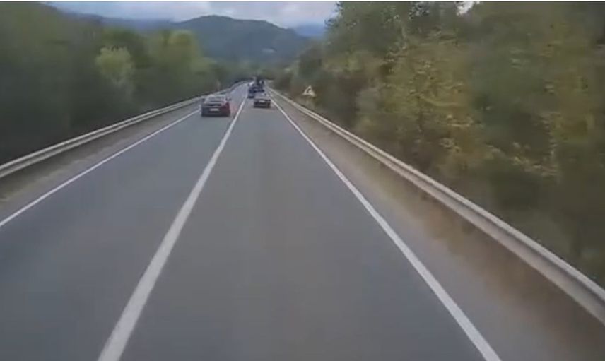 Hatalı sollama son anda kazayı önledi