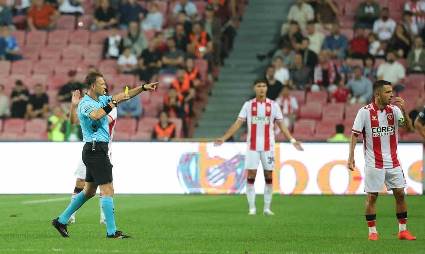 Samsunspor'da Fenerbahçe üstünlüğü: Vedat Muriqi erken golle öne geçti