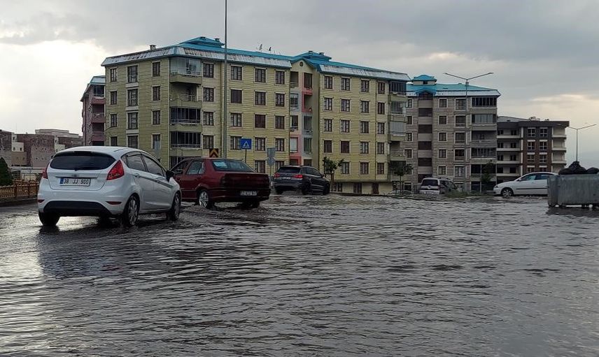 Gök gürültülü sağanak uyarısı: Erzurum ve Ardahan'da yerel kuvvetli yağışlar