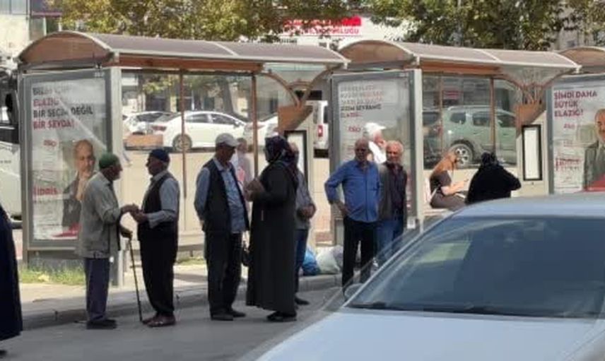 Güneydoğu merkezli deprem Elazığ'da yaşamı sekteye uğrattı