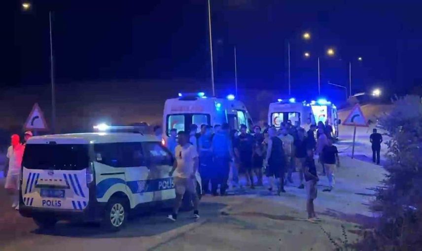 Söke'de üç aracın karıştığı kazada iki kişi yaralandı