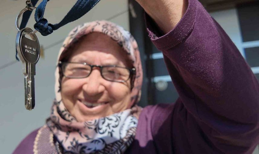 Sonunda anahtarına kavuştu: 69 yaşındaki Fatma Dinç imeceyle gerçek bir eve taşındı