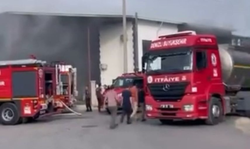 Denizli'de iş yerinde yangın: itfaiye müdahalesi sürüyor