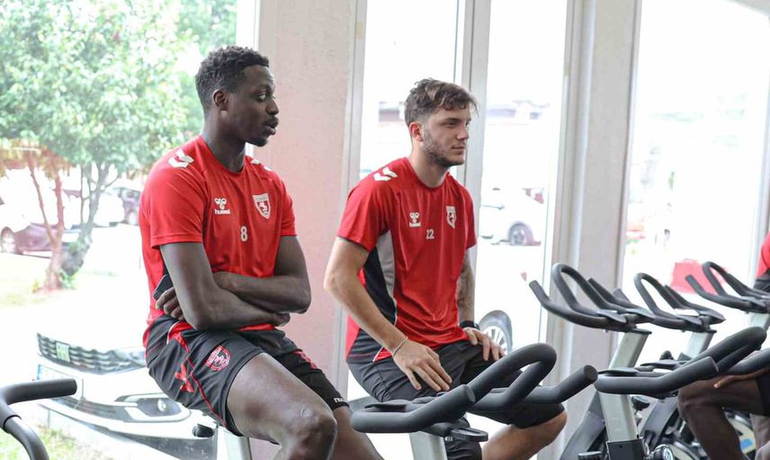 Samsunspor milli ara öncesi kadroyu dinlendirip Trabzonspor'a özel program uyguluyor