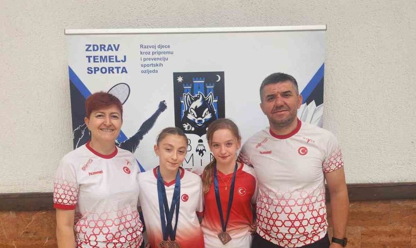 Manisalı genç badmintoncular Hırvatistan'dan iki bronzla döndü