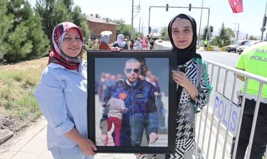 ahlat’ta 70 bin boncukla örülen tablo cumhurbaşkanına ulaştı