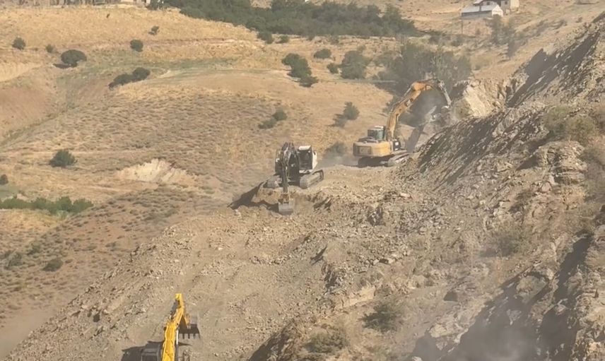 Yol genişletme çalışmaları yeni köprü tüneli civarında trafikte aksamaya neden oldu