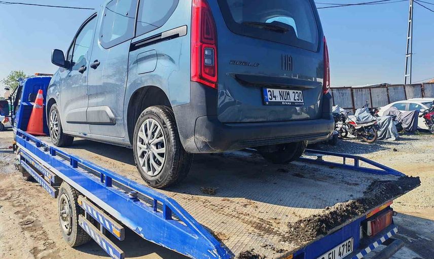 Başakşehir'de trafikte araçtan inip saldırı hazırlığı yapan iki sürücüye 360 bin lira ceza