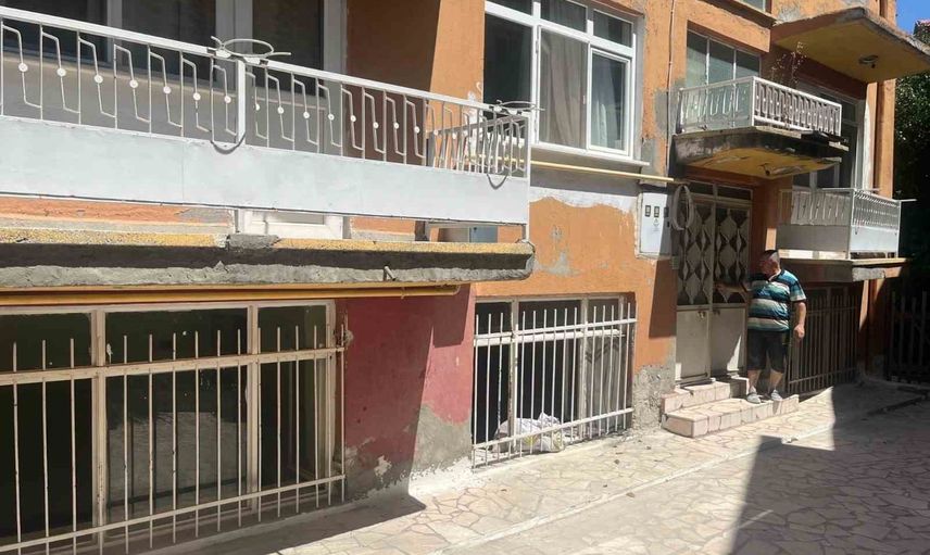 Başkan Başdeğirmen’den aileye sıva ve beton desteğiyle yaşam konforu