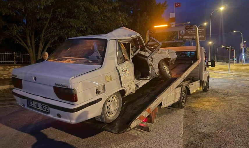 Bayat çıkışında trafik çarpışması: kamyonet ve otomobilde 3 kişi yaralandı