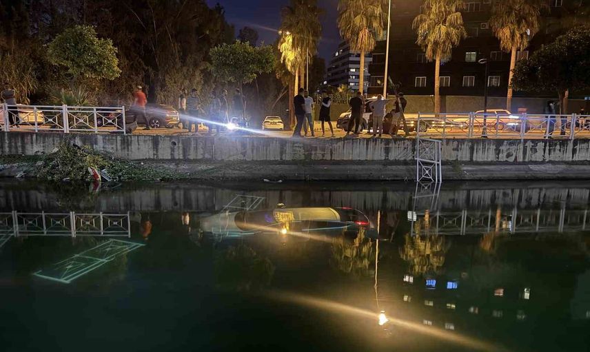 Vatandaşların müdahalesiyle Adana'da sulama kanalına düşen sürücü kurtarıldı