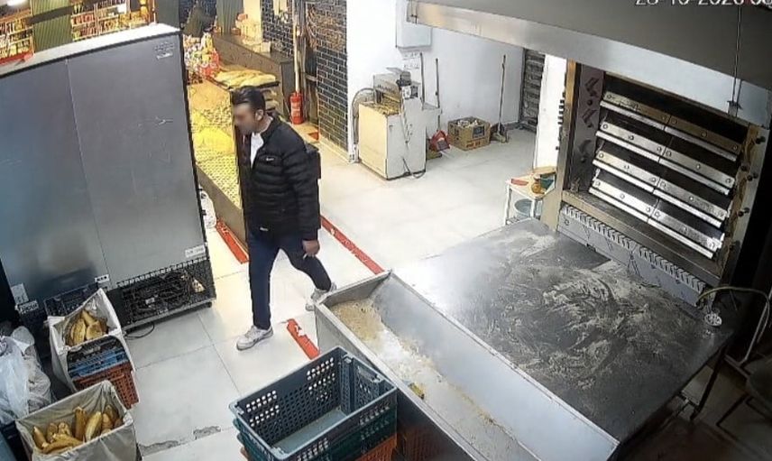 Müşteri gibi girip tezgahtaki telefonu çaldı; fırın kamerası anbean kaydetti
