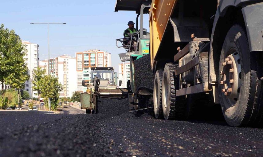 Diyarbakır'da iki cadde yenilendi: 10 bin 400 ton asfalt serildi