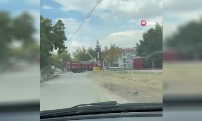 Afyonkarahisar'da hemzemin geçitte makinistin dikkati olası faciayı engelledi