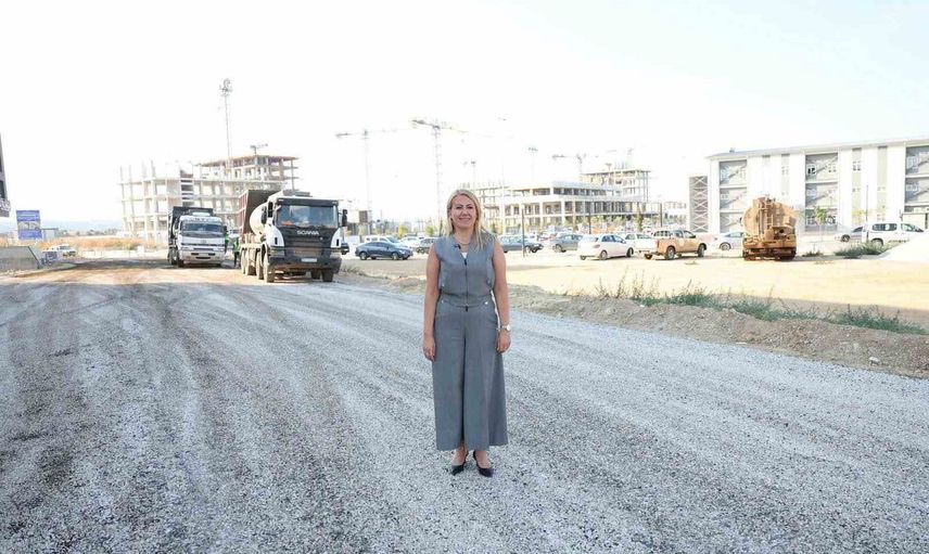 Karahasanlı'da soğuk asfalt çalışmasıyla ulaşım daha konforlu