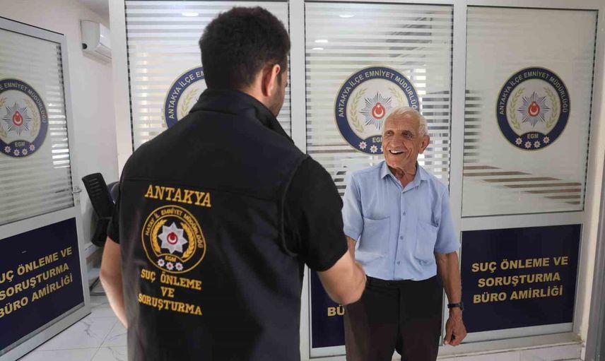Evlilik hayaliyle kandırılan 75 yaşındaki adam baklava almak isterken dolandırıldı