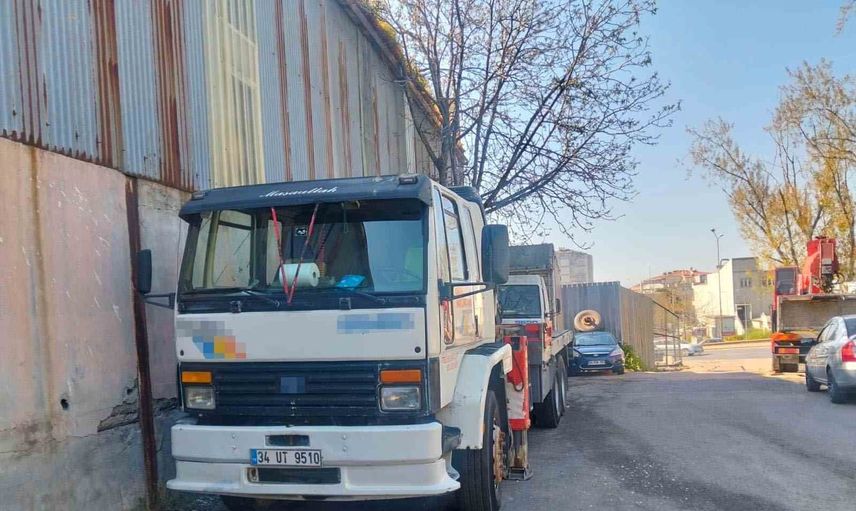 Pendik'te tehlikeli manevra sosyal medyadan başladı, vinç sürücüsüne 20 bin lira ceza