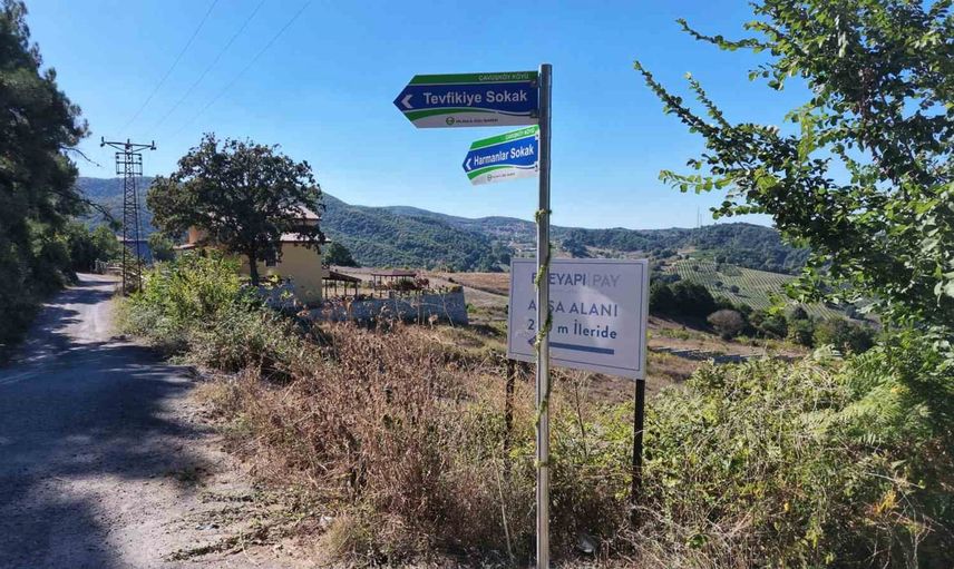 Yeni sokak tabelaları Yalova'nın dört köyünde adresleri netleştirdi