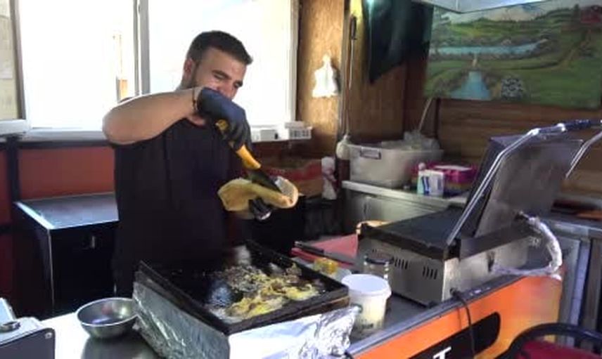 Tost makinesinin başında 65 dereceye varan zorlu mesai