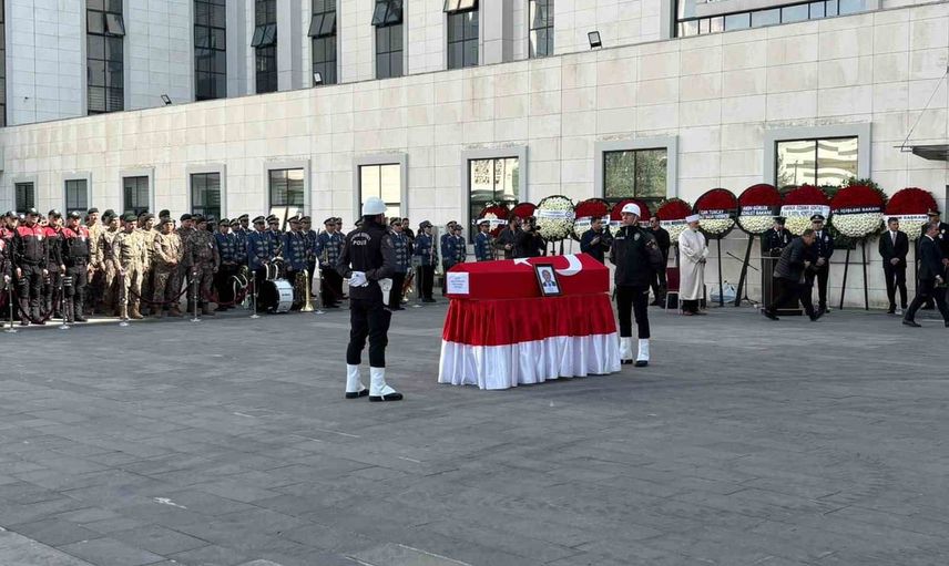 Ankara'da şehit olan polis için Emniyet Müdürlüğünde resmi tören düzenlendi