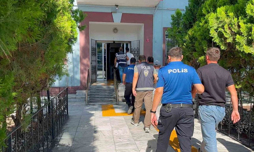 Manyas'ta uygulama noktalarını deşifre eden WhatsApp ağına baskın