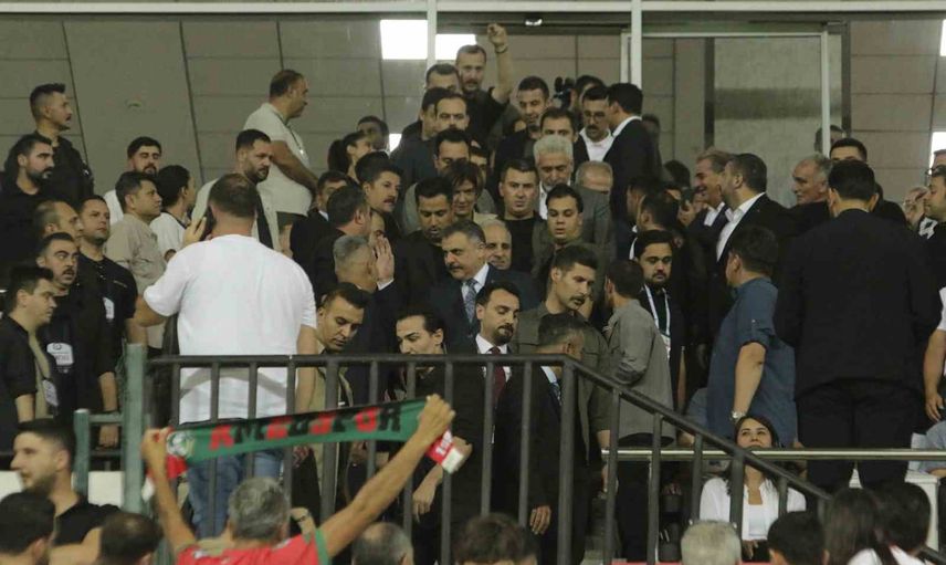 Bakanlar ve TFF başkanı Diyarbakır’da maç izledi