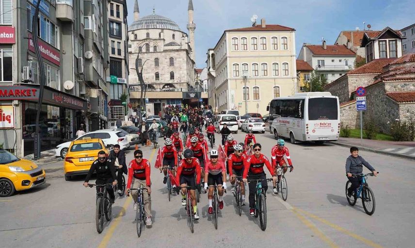 Cumhuriyet'in 103'üncü yılı Bolu'da bisiklet turuyla kutlandı