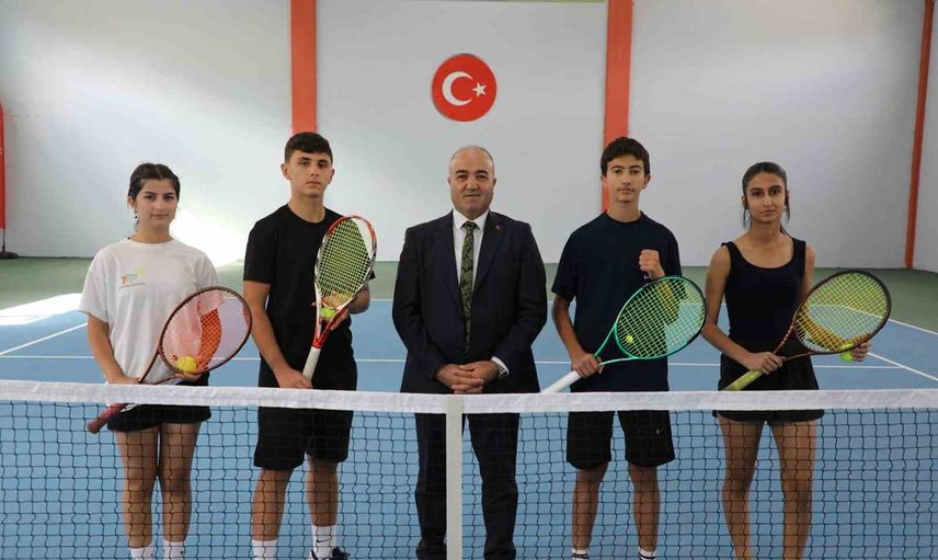 Doğu Anadolu kortlarında 66 sporcu şampiyonluk için ter döküyor