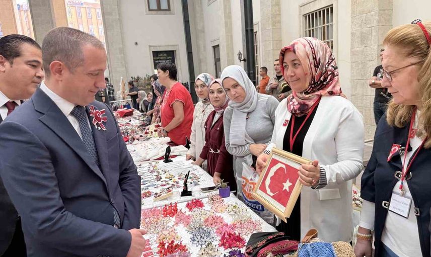 El emeğiyle yazılan cumhuriyet sevinci Tarsus'ta sergilendi