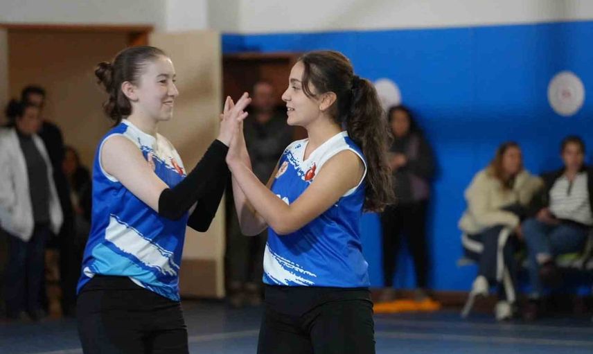Cumhuriyet coşkusu Menteşe voleybol sahasında buluştu
