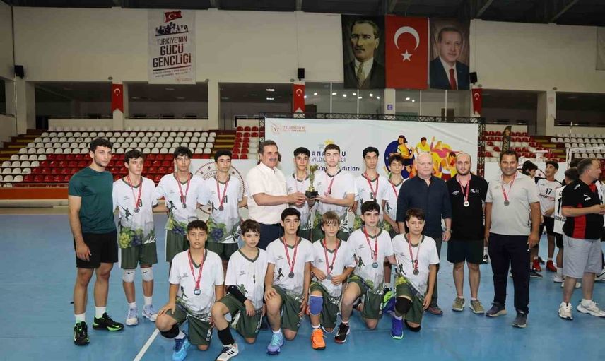 Manisalı file gençleri Anadolu Yıldızlar Ligi'nde ikinci oldu