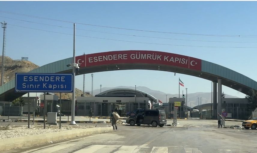 Esendere'de tır kuyrukları 3 kilometreye ulaşarak sürücüleri mağdur etti