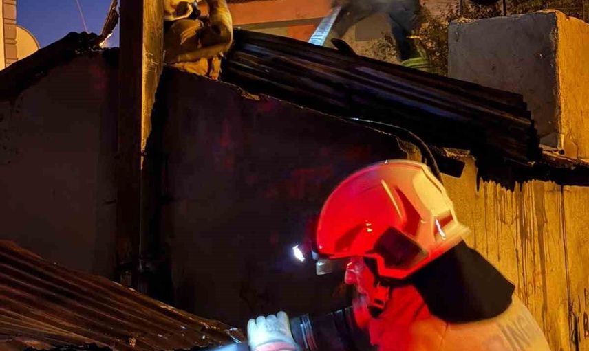 Kıbrıs Mahallesi'nde baraka yangını: evler tehlikeden kurtuldu