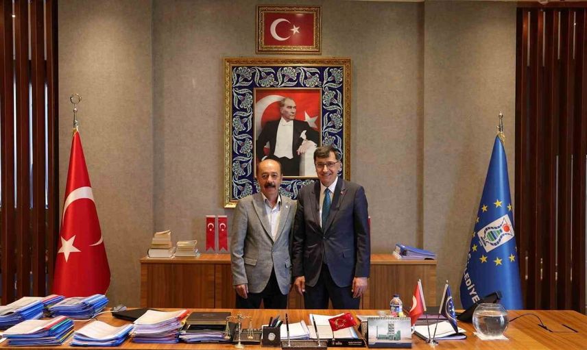 Kütahya'da belediyeler 30 Ağustos Zafer Bayramı hazırlıkları için güç birliği yaptı