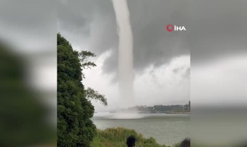 Yunfu'da Xijiang üzerinde nadir görülen 60 metrelik hortum