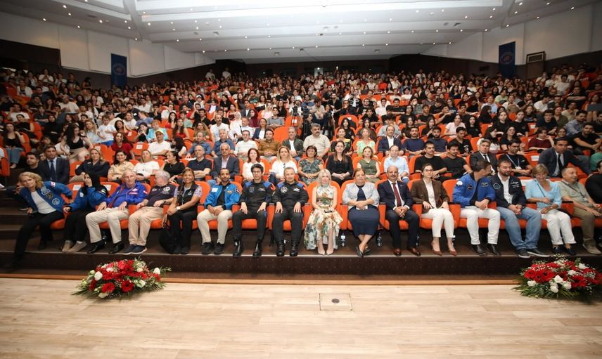 Astronotlar Akdeniz Üniversitesi'nde çocuklarla umudu ve bilimi paylaştı