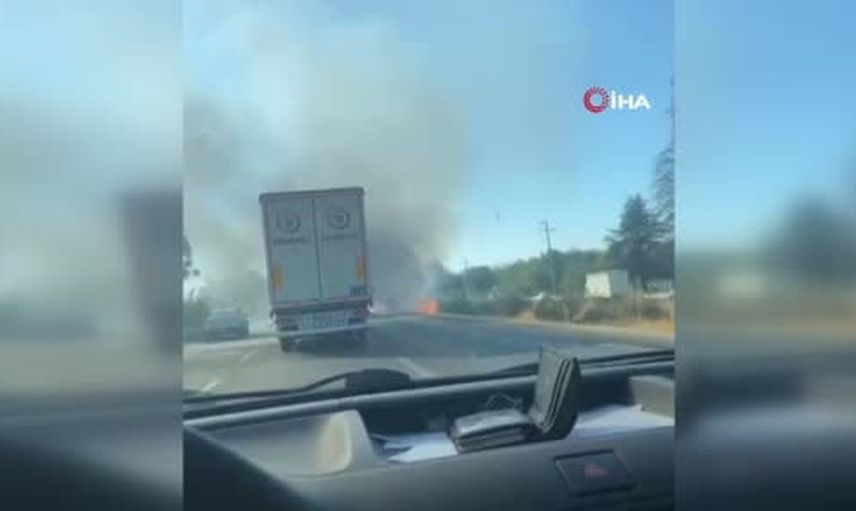 Çevre yolunda otomobil alev aldı: üç kişi hastaneye başvurdu