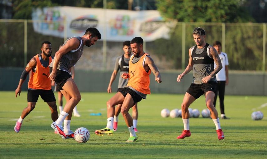 Alanyaspor Eyüpspor sınavına kısa paslarla hazırlanıyor