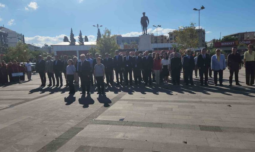 Edremit'te ilköğretim haftası kutlama programı gerçekleştirildi