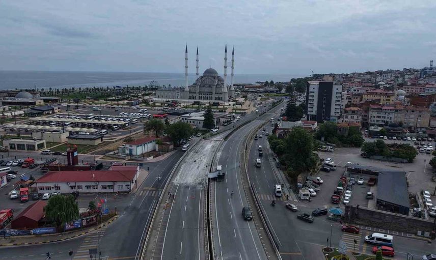 Reşadiye viyadüğü'nden ilk kiriş söküldü, alan döner kavşağa hazırlanıyor