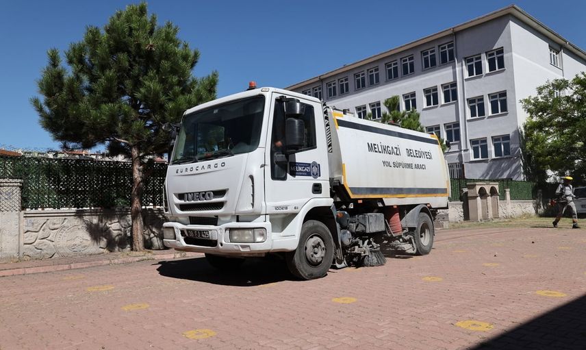Melikgazi’den yeni eğitim yılına bakımlı ve hijyenik okullar hazırlığı